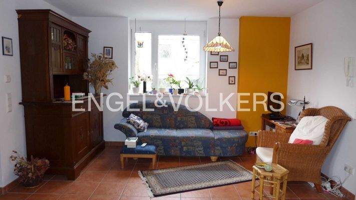 Wohnzimmer mit Zugang zum Südbalkon