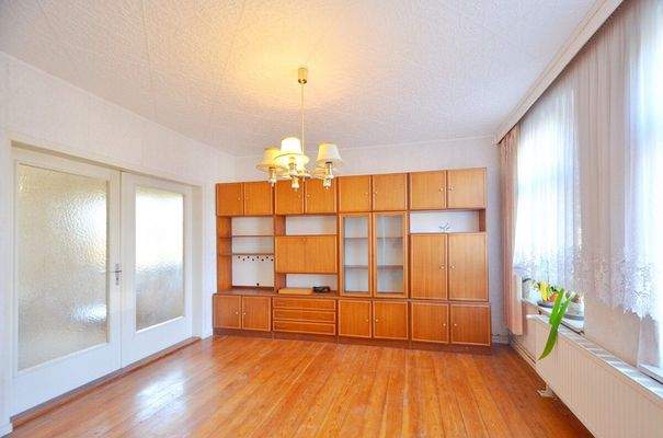 großzügiges Zimmer im EG