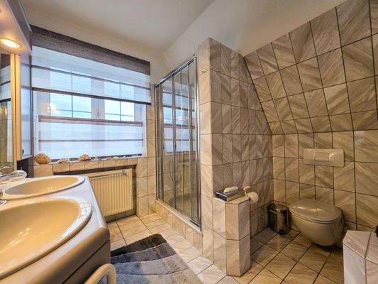 Obergeschoss- Badezimmer