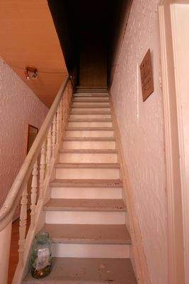Treppe zum geräumigen Dachboden und Spitzboden