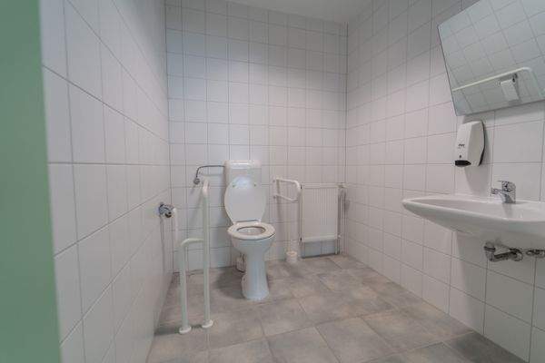 Praxisräume-Sanitärbereich