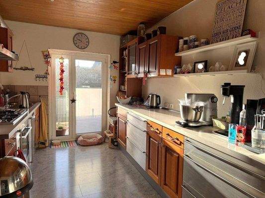 OG: Küche und Zugang zum Balkon