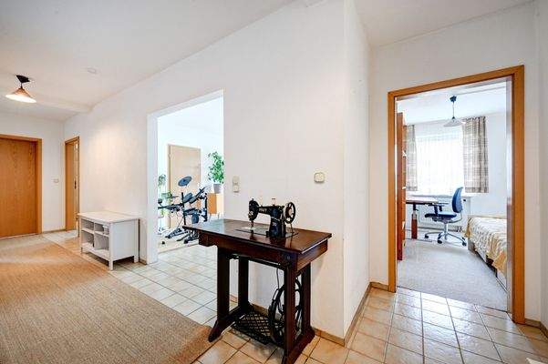 Erdgeschossgang – Praktische Wegeführung zu allen Räumen