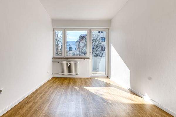 Schlafzimmer mit Balkonzugang