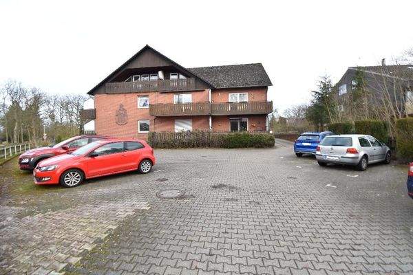 Parkplätze und Seitenansicht