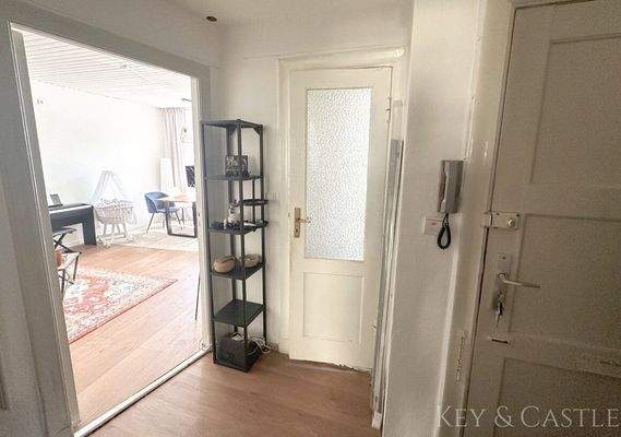 Blick vom Flur ins Wohnzimmer