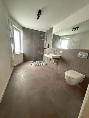 modernisiertes Duschbad 