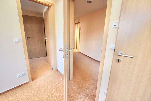 Flur/Behandlung/Büro