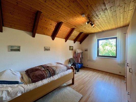 12 Schlafzimmer 3 DG