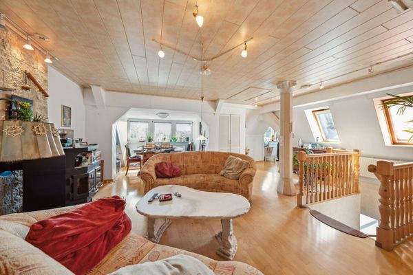 Studio mit Küche & Kamin im 3. Obergeschoss