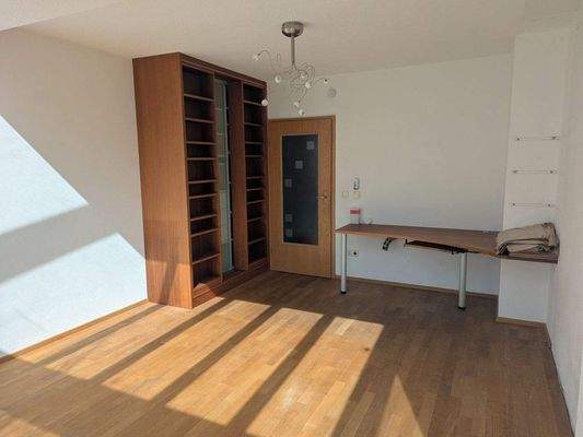 Arbeitszimmer (Einrichtung kann bleiben)