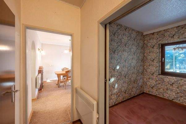 Blick zum Wohnzimmer und Schlafzimmer