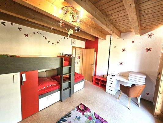 Schlafzimmer EG Ansicht vom Fenster.jpg