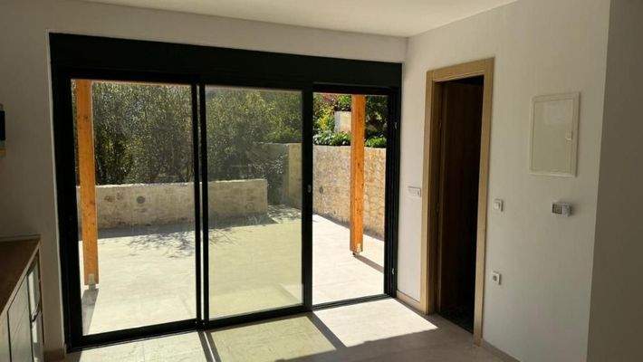 Kreta, Kournas: Malerisches Steinhaus mit bezauberndem See- und Meerblick zu verkaufen