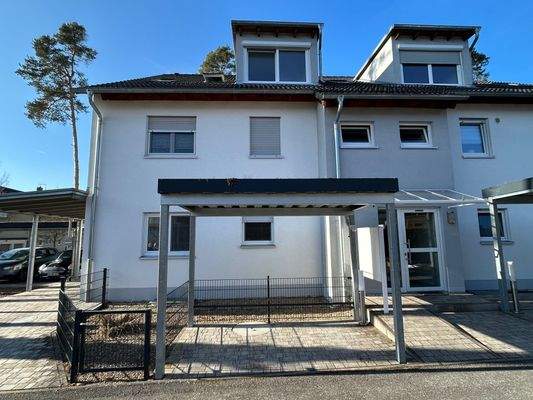 Überdachter Fahrradabstellplatz direkt vor dem Haus