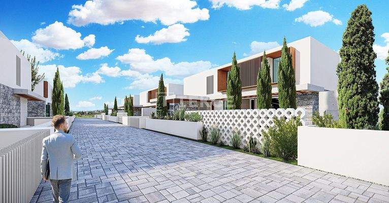 Detached Villas with Pools and Gardens in North Cyprus Girne