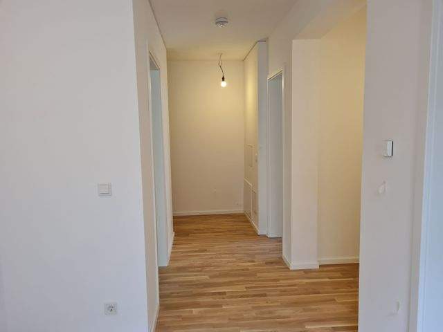 Schicke 4- Zimmerwohnung mit Parkett, Einbauküche, Balkon u. guter Energieeffizienz - Foto 2
