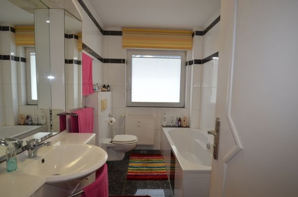 EG Hauptwohnung Wannenbad