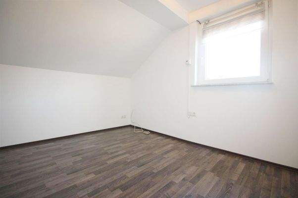 weiteres Zimmer/Büro (DG)