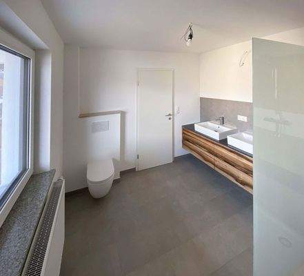 Bad mit Einbauten vom Schreine