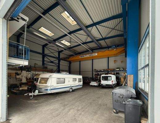 Montagehalle mit 20-t-Krananlage