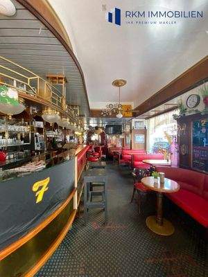 Haupthalle mit Barbereich