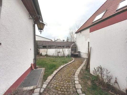 Gemeinschaftsfläche hinter der Garage