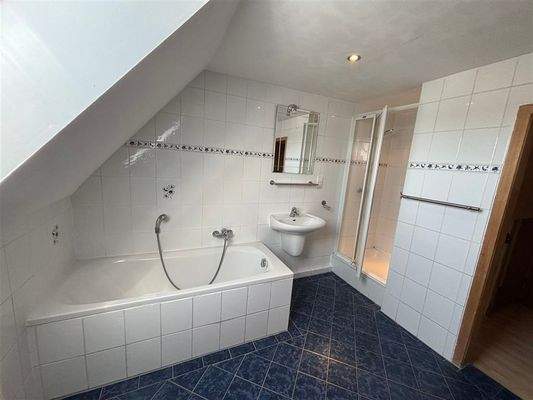 Badezimmer im OG