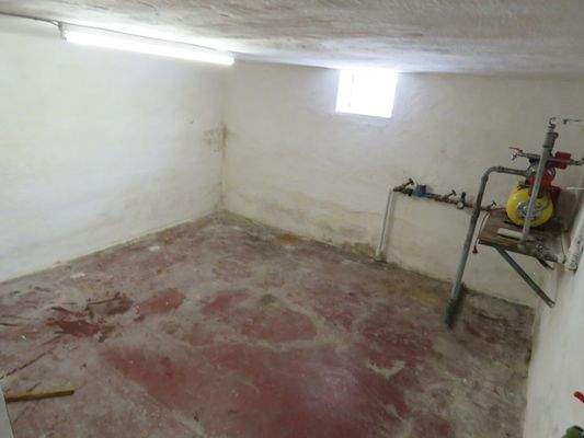 Kellerraum mit Fenster 