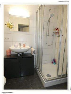 Bad mit Dusche und WC