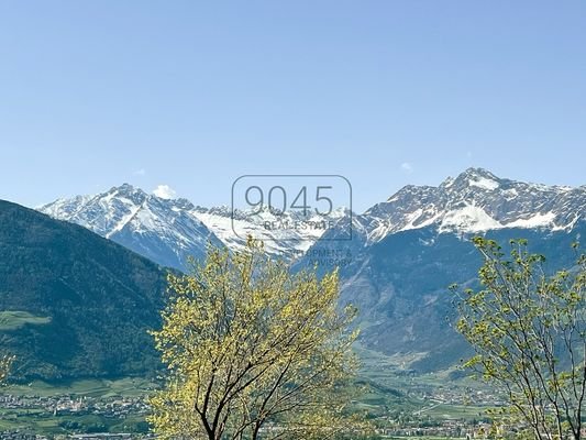 Secret Sale: moderne Villa mit 2 Wohneinheiten in Allein- und Panoramalage in Meran - Südtirol