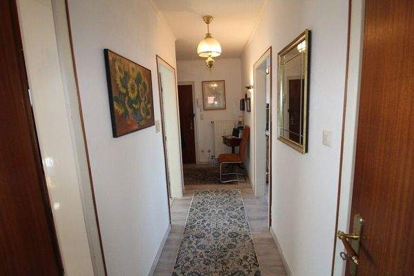 5 - Wohnungstür - Flur