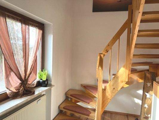 Bürogebäude: Treppe ins Obergeschoss