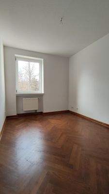 Leeres Zimmer mit Fenster