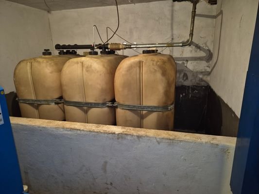 33 Öl Tanks.jpg
