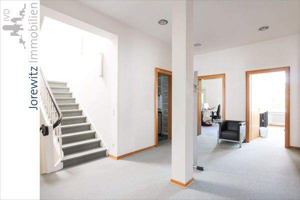 019 - Flur 1.OG - Ansicht 1