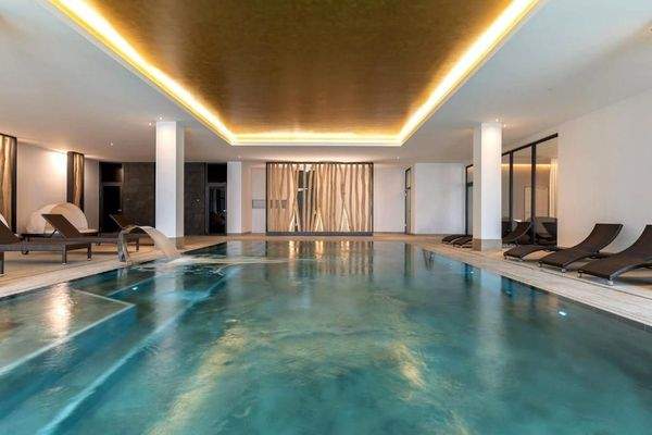 Swimmingpool im Haus