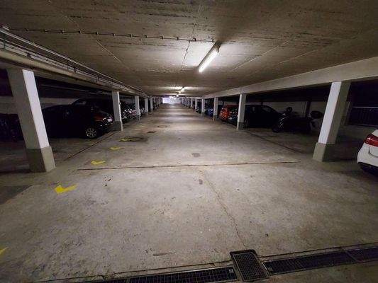 Große Tiefgarage