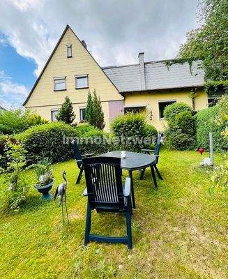 Garten Blick zum Haus gesamt