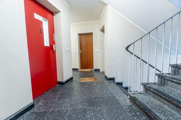 Treppenhaus / Aufzug