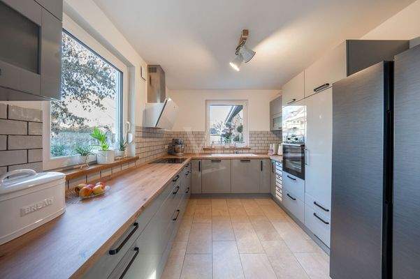 Küche mit Gartenblick