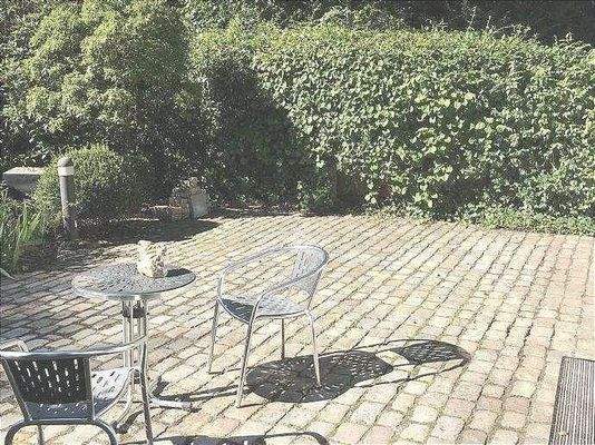 Südterrasse mit Naturpflaster