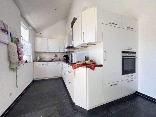 Ansprechende Einbauküche in...