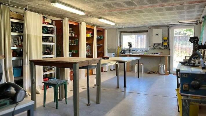 Vielseitig nutzbarer Raum, ideal als Werkstatt für Bastler oder als praktischer Stauraum im Haus
