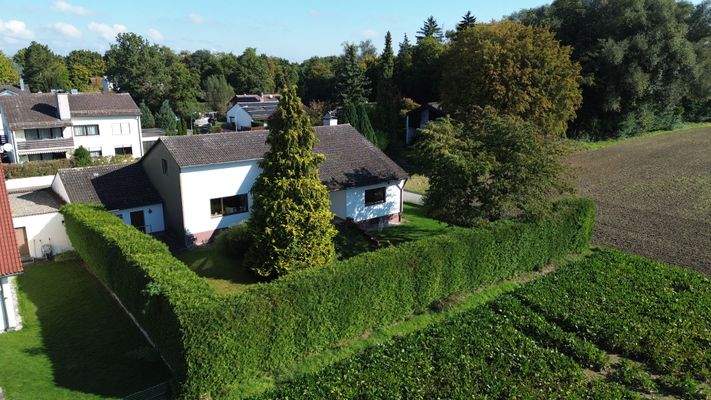 Renovierungsbedürftiger Bungalow