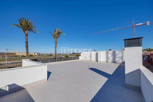 Elegant One-Story Villas with Stunning Views in Torrevieja