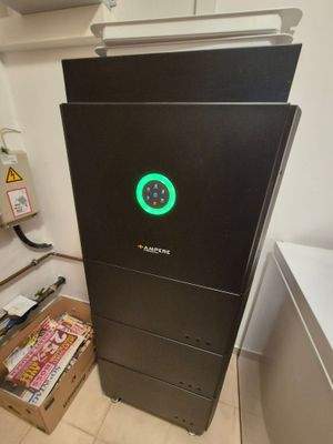 KG: Vorraum mit PV-Anlage