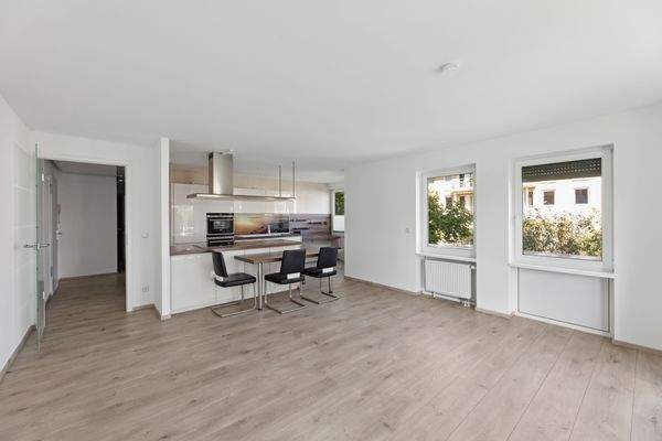 Wohnzimmer mit Küche