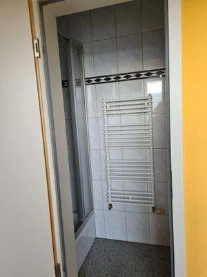 Bereitszimmer mit Dusche_Bild 3.jpg