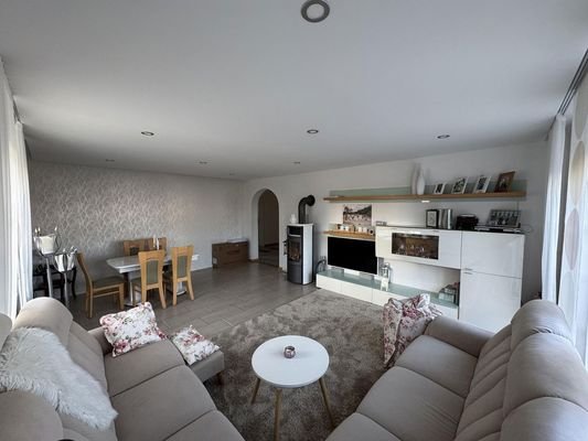 Wohnzimmer & Kamin EG